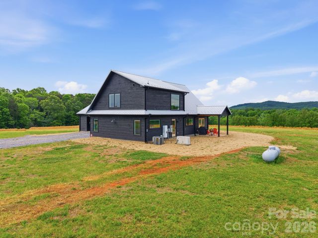 211 Race Path Road, Union Grove, NC 28689