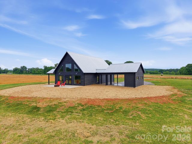 211 Race Path Road, Union Grove, NC 28689