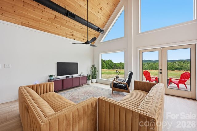 211 Race Path Road, Union Grove, NC 28689