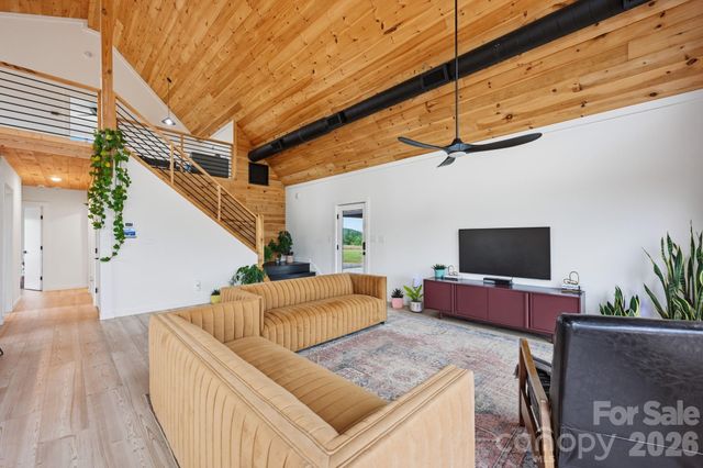 211 Race Path Road, Union Grove, NC 28689