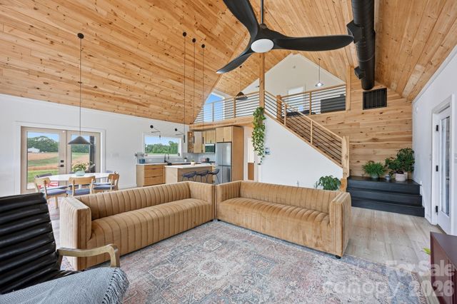 211 Race Path Road, Union Grove, NC 28689