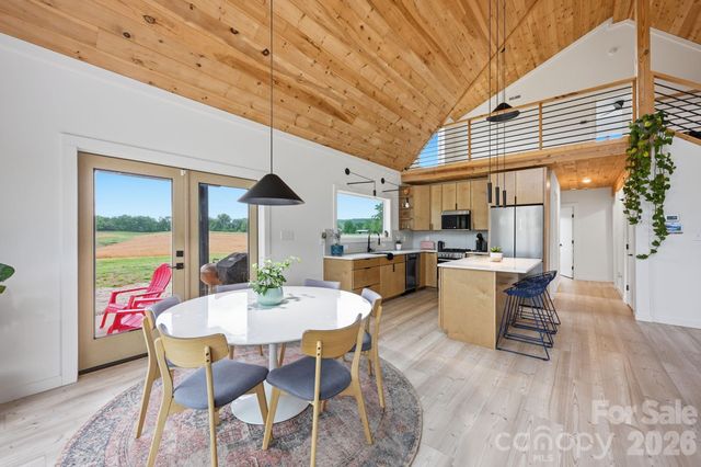 211 Race Path Road, Union Grove, NC 28689