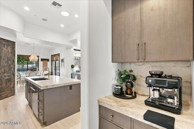 9134 W HAPPY VALLEY Road, Peoria, AZ 85383