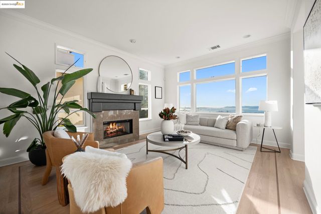 16032 Broadway Ter, Oakland, CA 94611