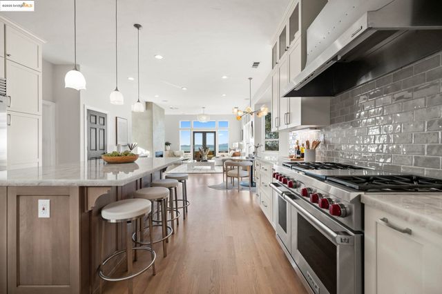 16032 Broadway Ter, Oakland, CA 94611