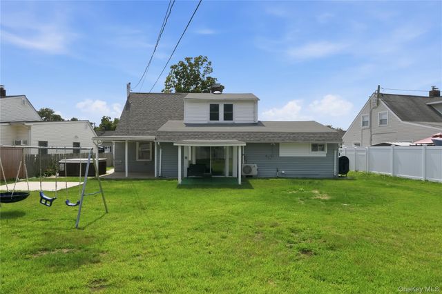 63 Blacksmith Rd, Levittown, NY 11756