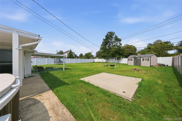 63 Blacksmith Rd, Levittown, NY 11756