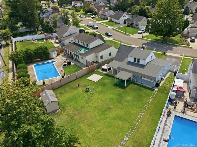 63 Blacksmith Rd, Levittown, NY 11756