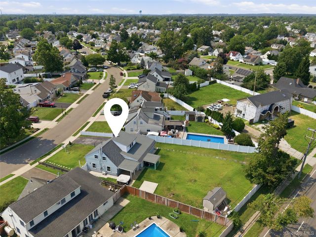63 Blacksmith Rd, Levittown, NY 11756