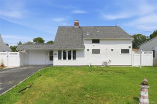 63 Blacksmith Rd, Levittown, NY 11756