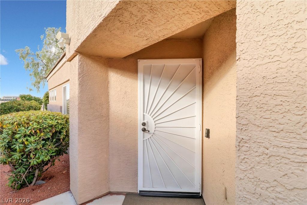 10529 India Hawthorn Avenue, Las Vegas, NV 89144 — photo 4