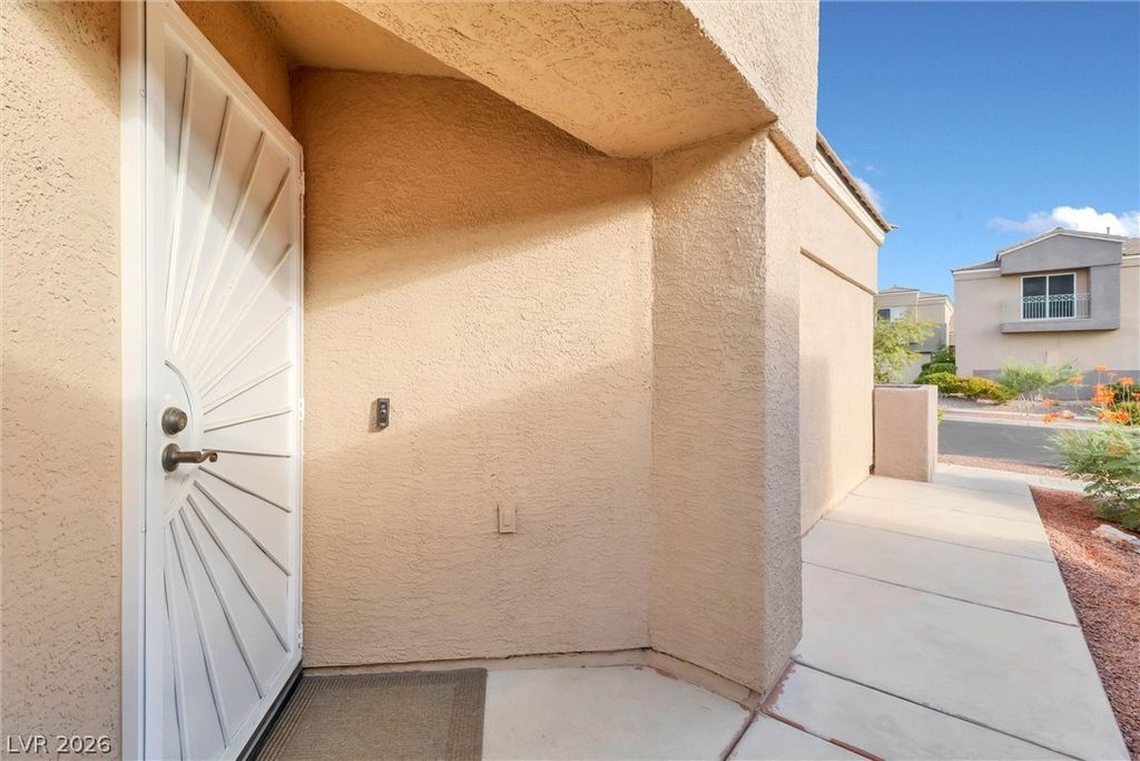 10529 India Hawthorn Avenue, Las Vegas, NV 89144 — photo 5