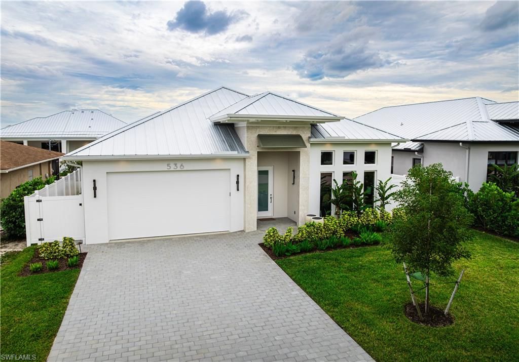 536 107th AVE N, Naples, FL 34108