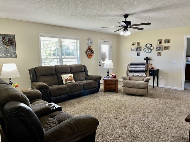 260 Miller Rd, Lafayette, TN 37083