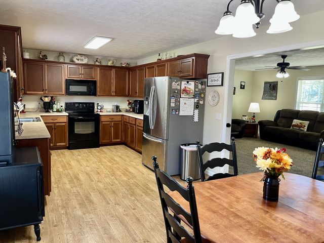 260 Miller Rd, Lafayette, TN 37083