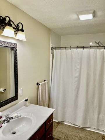 260 Miller Rd, Lafayette, TN 37083