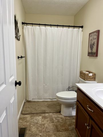 260 Miller Rd, Lafayette, TN 37083