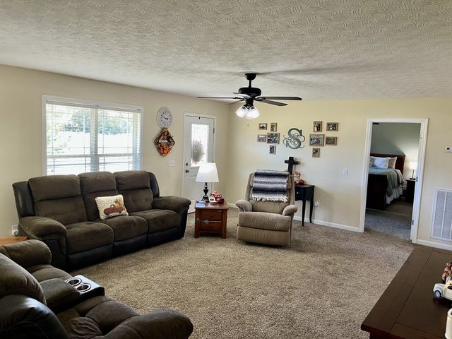 260 Miller Rd, Lafayette, TN 37083