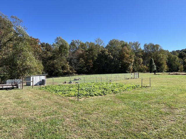 260 Miller Rd, Lafayette, TN 37083