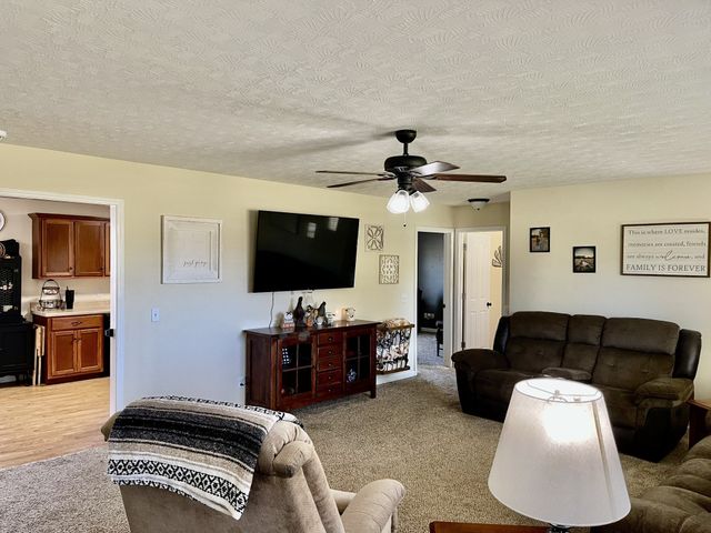260 Miller Rd, Lafayette, TN 37083