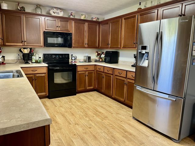 260 Miller Rd, Lafayette, TN 37083