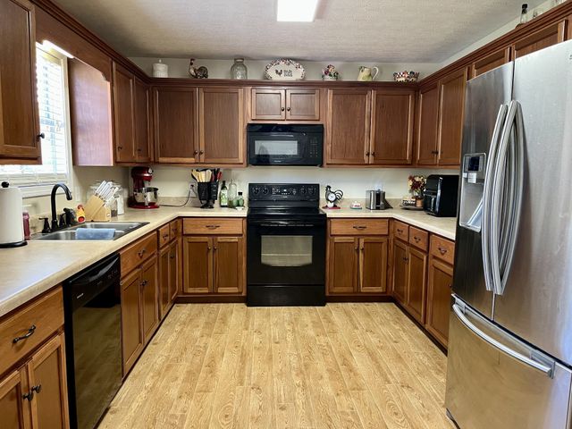 260 Miller Rd, Lafayette, TN 37083