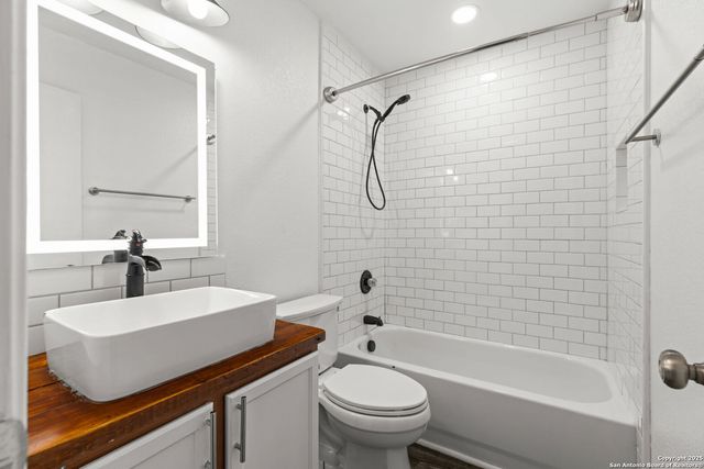 9823 Barhill Bay, San Antonio, TX 78245