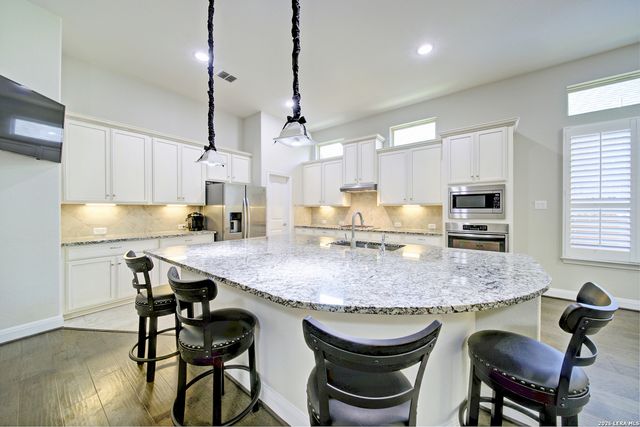 407 MISSION HILL RUN, New Braunfels, TX 78132