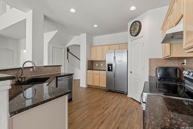 910 Thomas Ridge, San Antonio, TX 78251