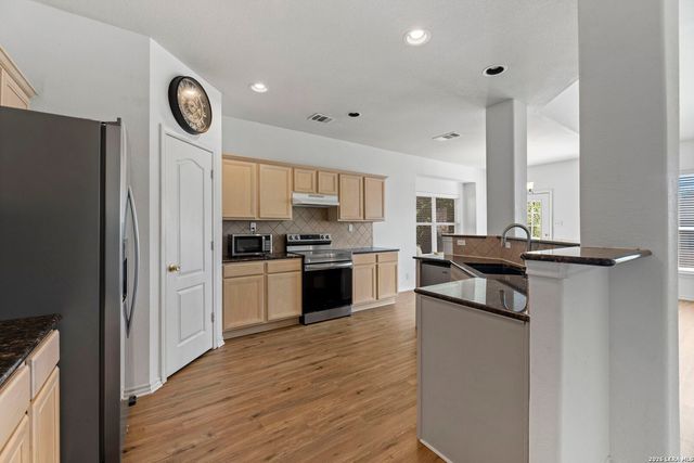 910 Thomas Ridge, San Antonio, TX 78251