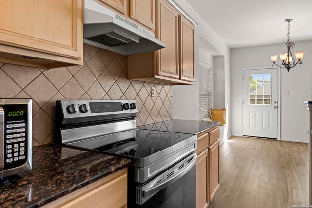 910 Thomas Ridge, San Antonio, TX 78251