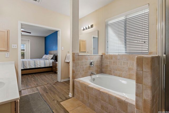 910 Thomas Ridge, San Antonio, TX 78251