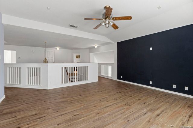 910 Thomas Ridge, San Antonio, TX 78251