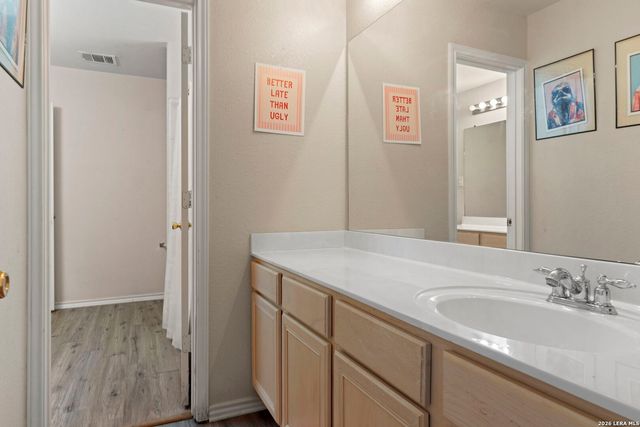 910 Thomas Ridge, San Antonio, TX 78251