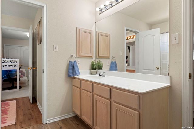 910 Thomas Ridge, San Antonio, TX 78251