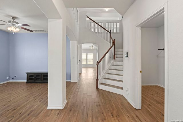 910 Thomas Ridge, San Antonio, TX 78251