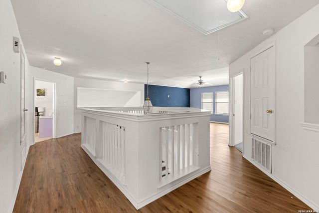 910 Thomas Ridge, San Antonio, TX 78251