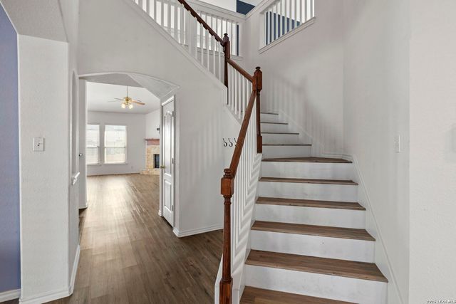 910 Thomas Ridge, San Antonio, TX 78251