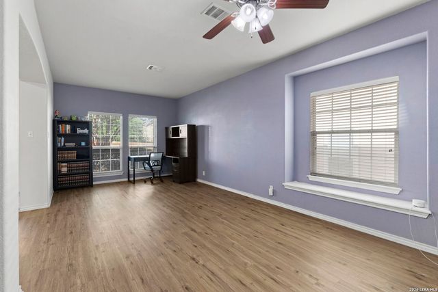 910 Thomas Ridge, San Antonio, TX 78251