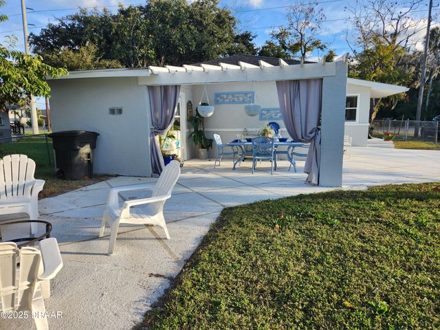 301 Fletcher Avenue, Daytona Beach, FL 32114