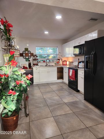 301 Fletcher Avenue, Daytona Beach, FL 32114