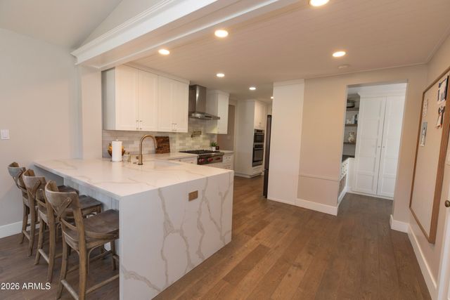 4330 E MITCHELL Drive, Phoenix, AZ 85018