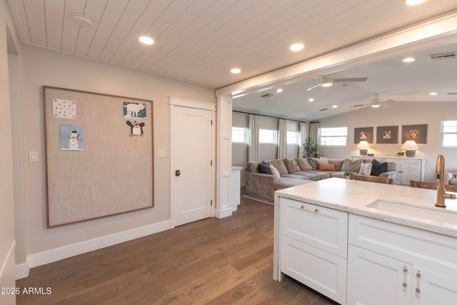 4330 E MITCHELL Drive, Phoenix, AZ 85018