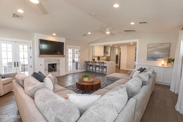 4330 E MITCHELL Drive, Phoenix, AZ 85018