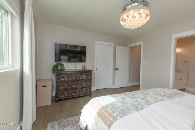 4330 E MITCHELL Drive, Phoenix, AZ 85018