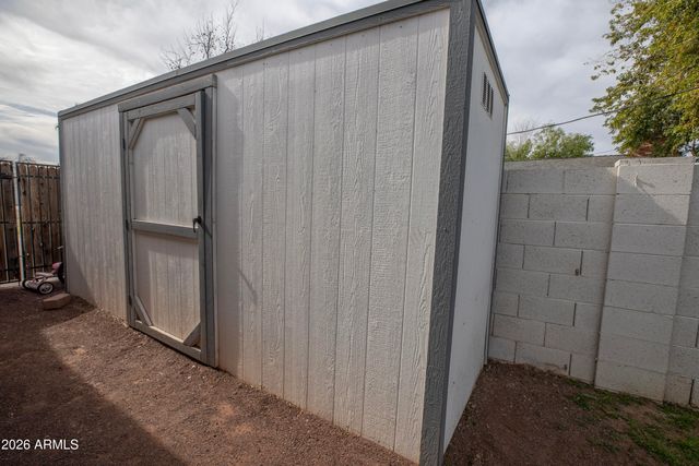 4330 E MITCHELL Drive, Phoenix, AZ 85018