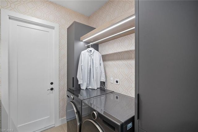 1677 Northgate DR, Naples, FL 34105