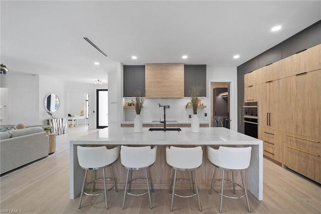 1677 Northgate DR, Naples, FL 34105