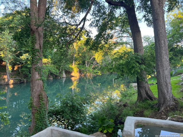 1684 Rocky River, Canyon Lake, TX 78133