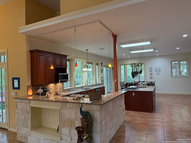 1684 Rocky River, Canyon Lake, TX 78133